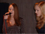 Veronika und Dorothea beim Schülerkonzert